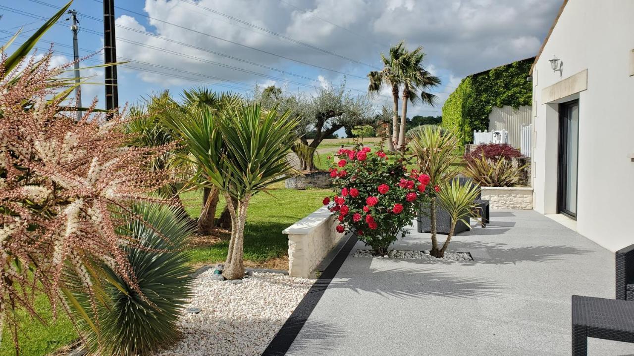 Les Cuves - Saintes Bed and Breakfast Chaniers Eksteriør billede