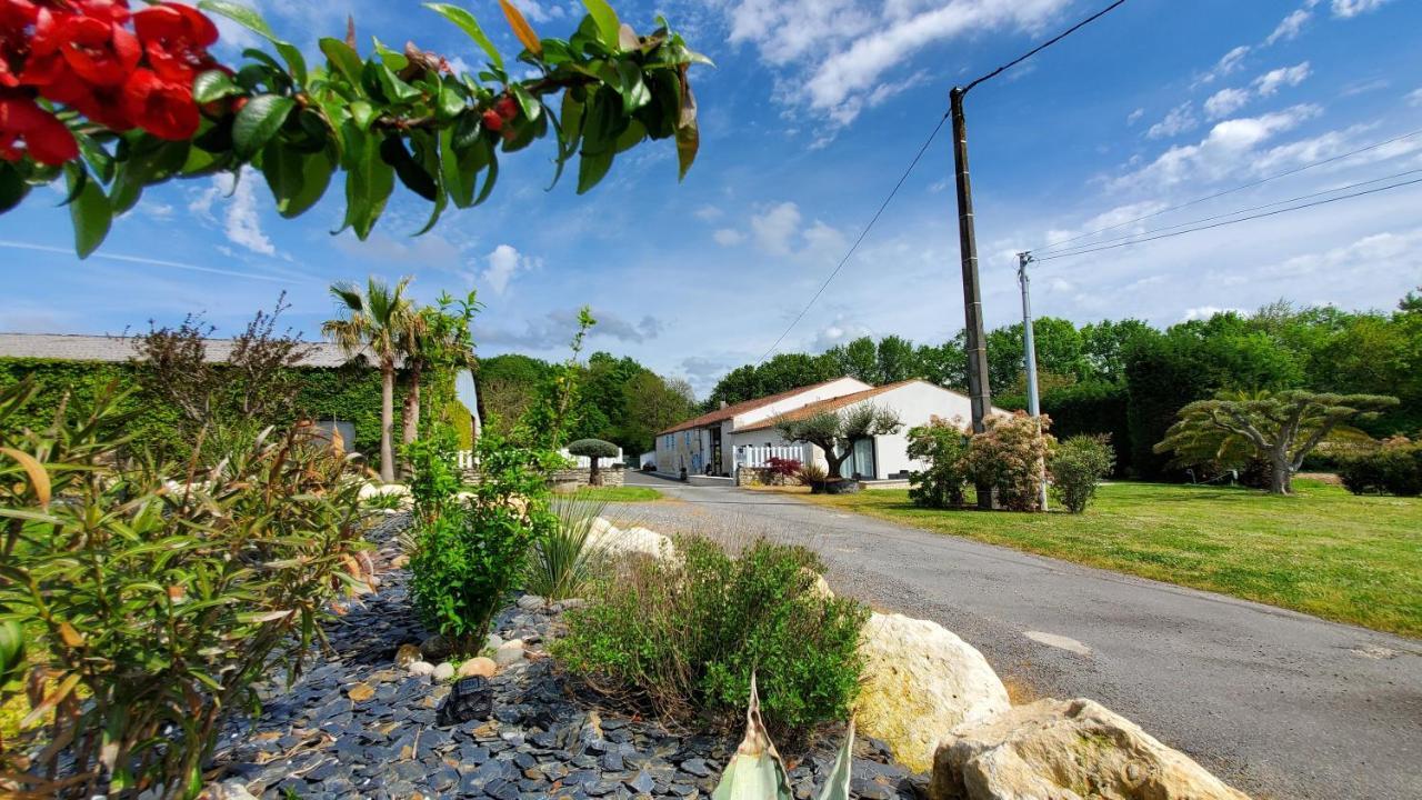 Les Cuves - Saintes Bed and Breakfast Chaniers Eksteriør billede