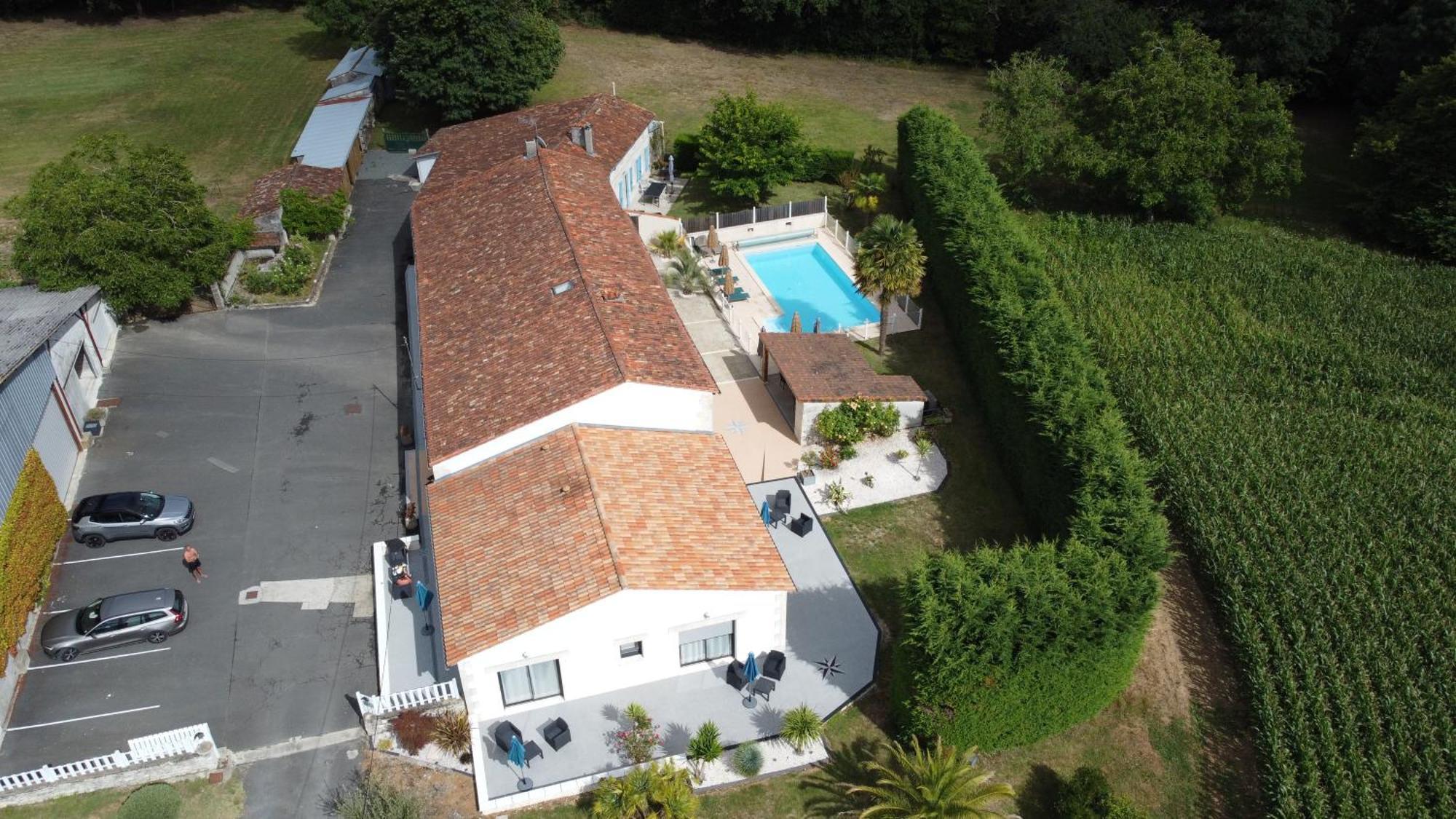 Les Cuves - Saintes Bed and Breakfast Chaniers Eksteriør billede